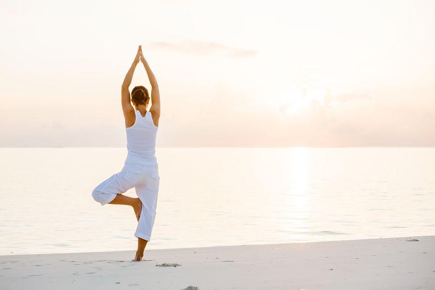 Yoga spiaggia, yoga mattino, yoga Ticino, yoga Locarno.
